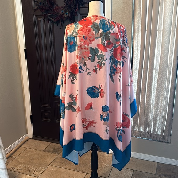 Nordstrom Pink and Blue Floral Wrap/Shawl One size - Picture 4 of 8